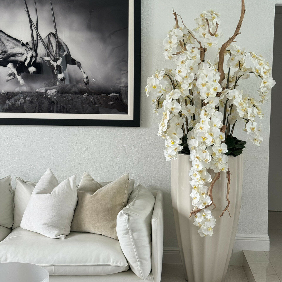 San Jose Beige Sand Vase with White Orchids in Cascade – The Ever Botanic