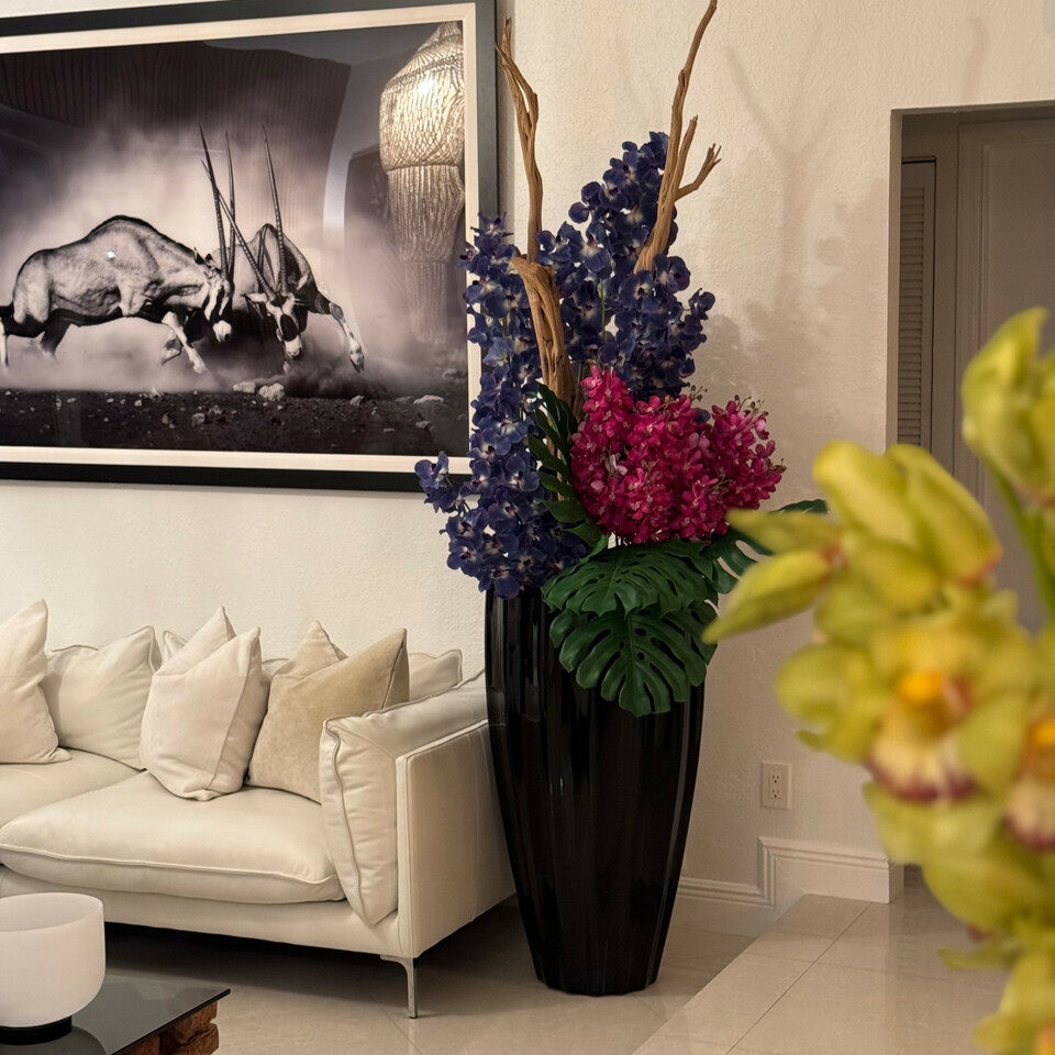 San Jose Vase in Glossy Black with Vanda Orchids – The Ever Botanic