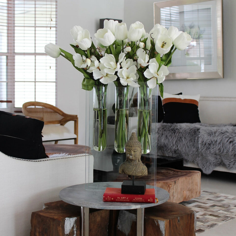 Triple vase with white tulips – The Ever Botanic